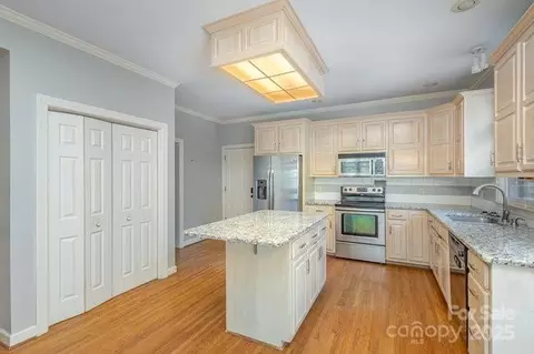 Kitchen - 2102 Sipe Rd, Conover, NC 28613 photo 2 of 3