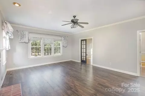 Living - 2102 Sipe Rd, Conover, NC 28613 photo 2 of 4