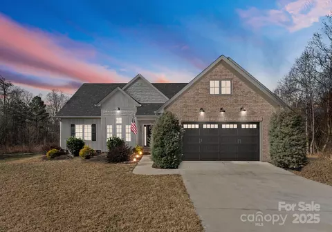 279 20th Avenue Nw Dr NW, Hickory, NC 28601