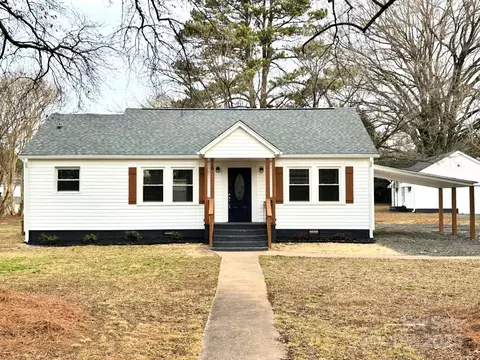 810 8th Avenue Ext, Cramerton, NC 28032