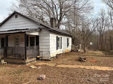 206 Barnyard Ln, Statesville, NC 28625