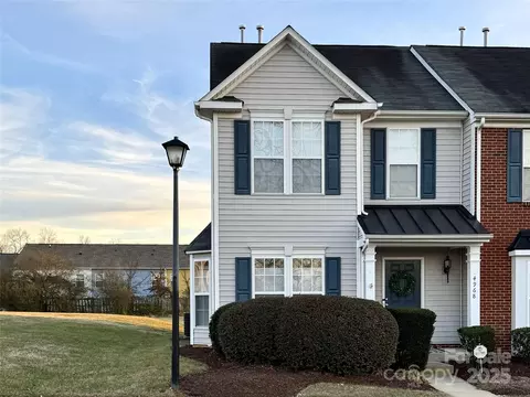 4968 Sunburst Ln, Charlotte, NC 28213