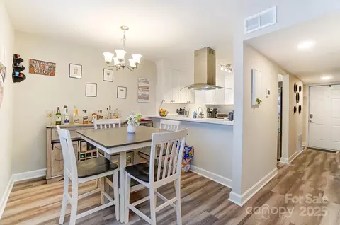 1605 Merry Oaks E Rd #E, Charlotte, NC 28205