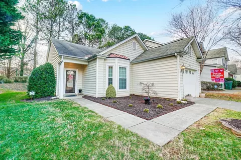 4918 Sunset Ridge Ct, Charlotte, NC 28269