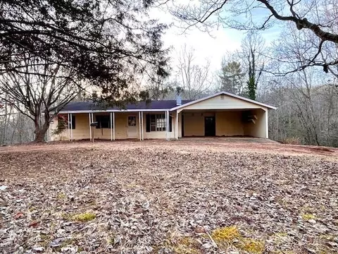 6862 Royal Heights Cir, Hickory, NC 28602