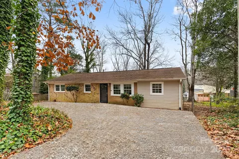 2209 Donnabrook Ln, Gastonia, NC 28052