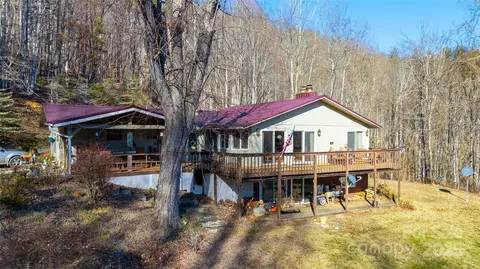 375 Rocky Face Ln, Newland, NC 28657