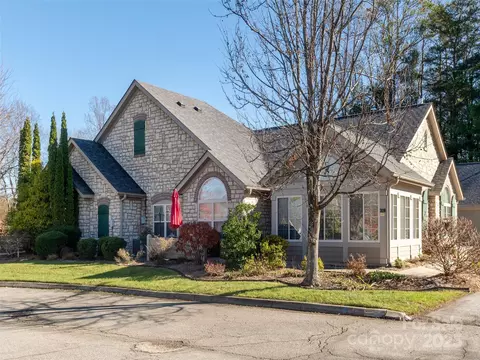 206 Summerfield Pl, Flat Rock, NC 28731