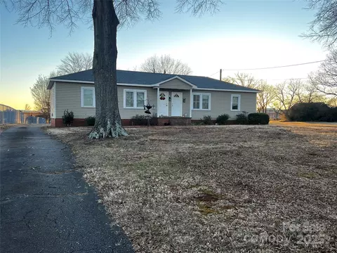 528 1st E St E, Conover, NC 28613