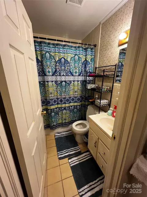 Bath - 528 1st E St E, Conover, NC 28613 photo 1 of 2
