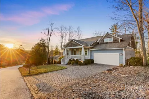 3 Green Drake Ct, Candler, NC 28715
