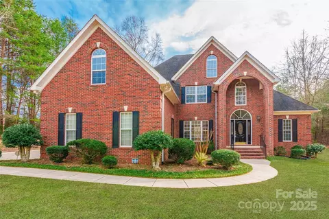 606 Elmhurst Dr, Fort Mill, SC 29715