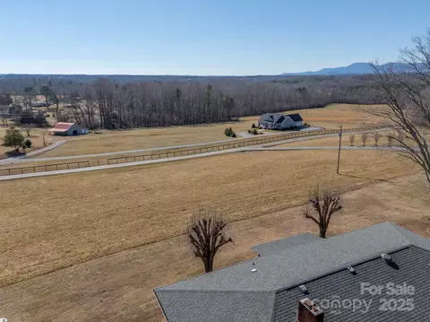156 Eagle Nest Rd, Columbus, NC 28722