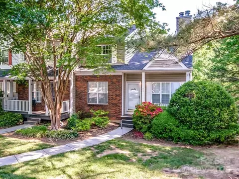 709 Mountainwater Dr, Charlotte, NC 28262