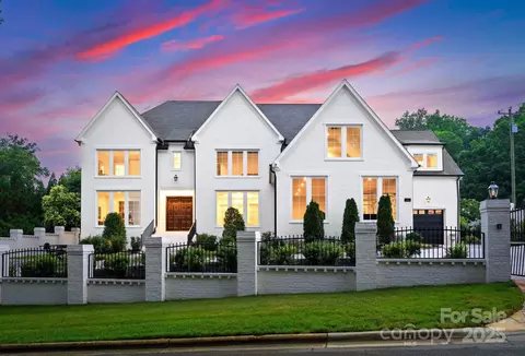 5527 Carmel Park Dr, Charlotte, NC 28226