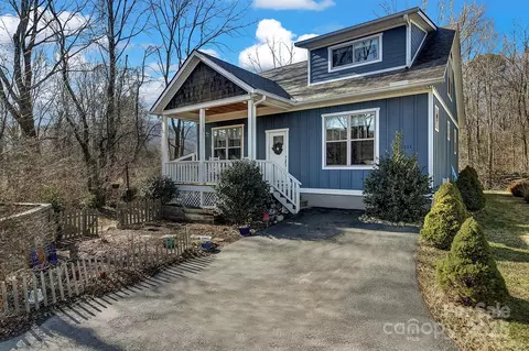 111 Front Porch Dr, Black Mountain, NC 28711