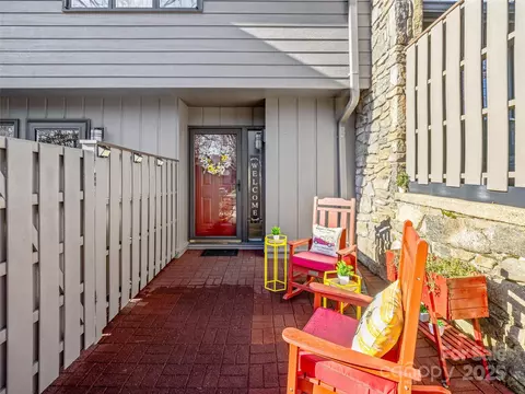 216 Crowfields Dr, Asheville, NC 28803