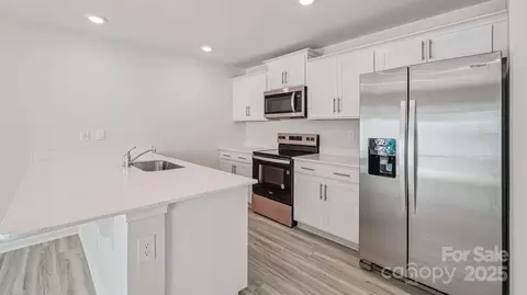 Kitchen - 2957 Penninger Cir, Charlotte, NC 28262 photo 1 of 1
