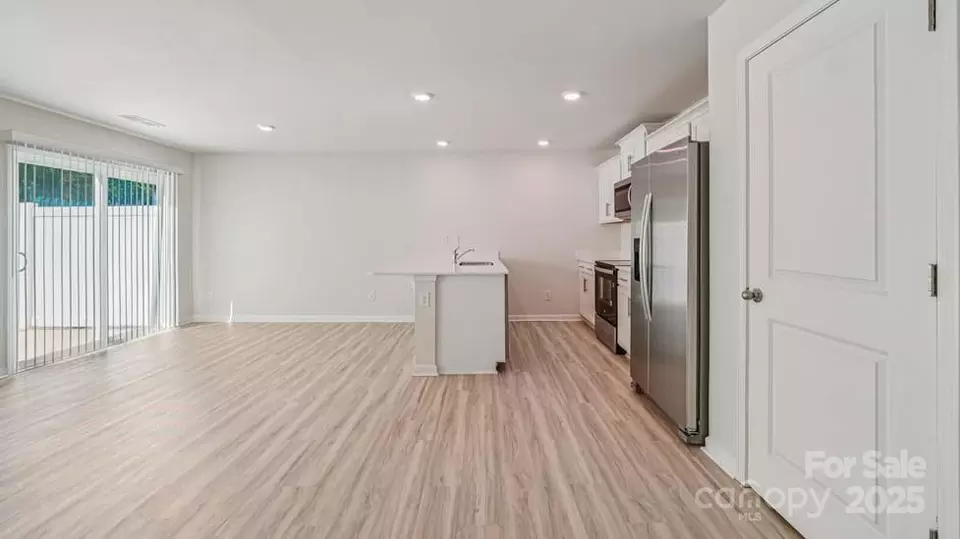 Living - 2957 Penninger Cir, Charlotte, NC 28262 photo 2 of 2