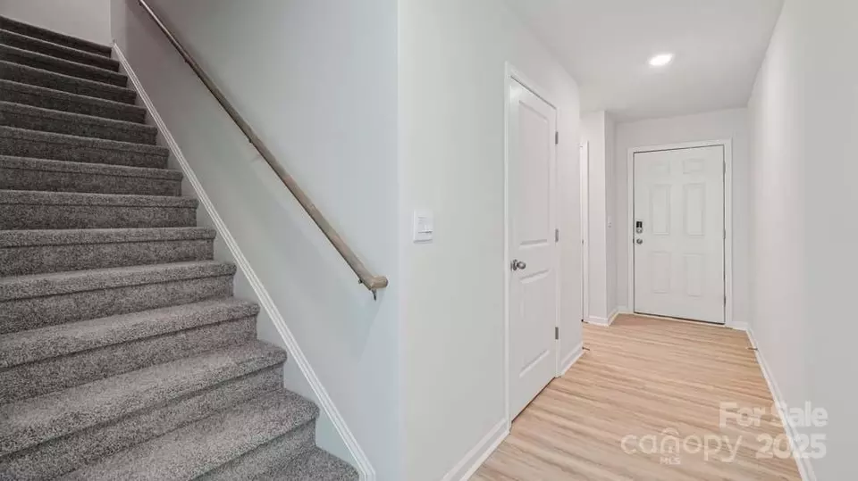 Entry Way - 2957 Penninger Cir, Charlotte, NC 28262 photo 4 of 7
