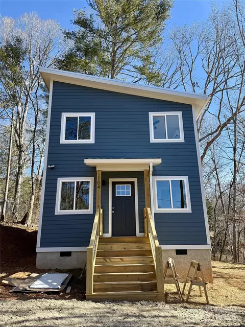 104 Wimberly Rd, Swannanoa, NC 28778