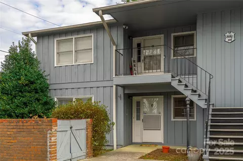 102 Meadow Park A Ln #A, Hendersonville, NC 28792