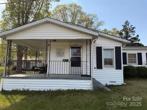 3839 1st Nw Ave NW, Hickory, NC 28601