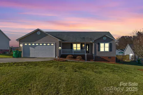 1243 Glory Ct, Oakboro, NC 28129