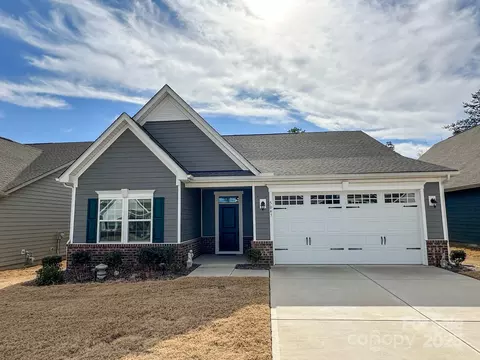 5047 Summer Surprise Ln, Charlotte, NC 28215
