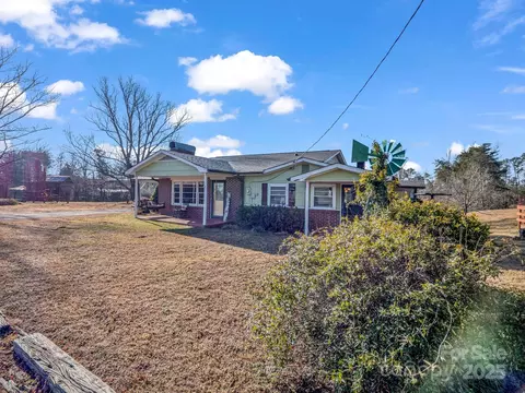 32 Manus Chapel Rd, Mill Spring, NC 28756 photo 3