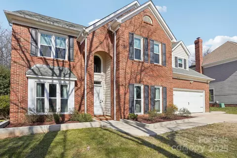 8720 Tamarron Dr, Charlotte, NC 28277