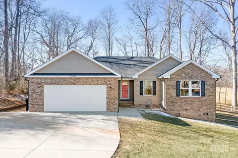1790 Kathy St, Newton, NC 28658