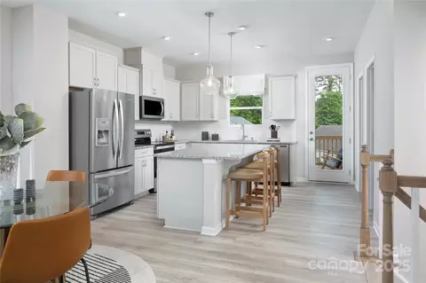 1112 Keydet Dr, Charlotte, NC 28216