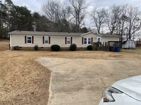 372 Forest Hollow Dr, Statesville, NC 28677