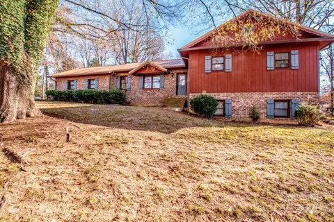 5836 Grace Chapel Rd, Hickory, NC 28601