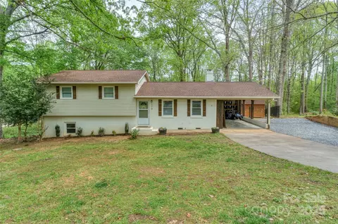170 Woodcrest Rd, Mooresville, NC 28115