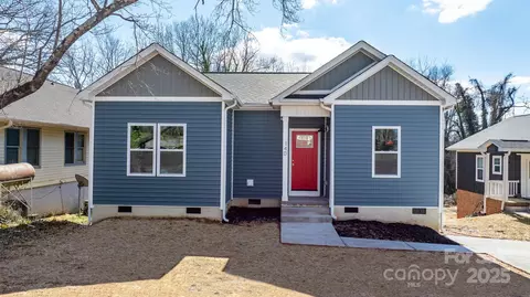 140 3rd Se Ave SE, Hickory, NC 28602
