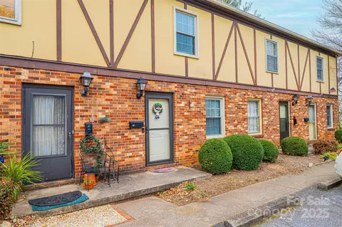 1335 12th Street Nw 15 Dr NW #15, Hickory, NC 28601