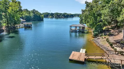 1077 Gauguin Ln, Tega Cay, SC 29708