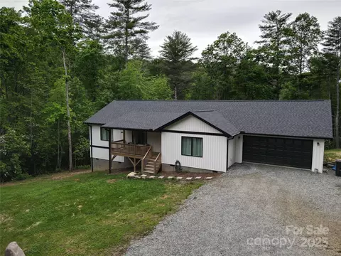 22 Larry Mcdonald Memorial Dr, Hendersonville, NC 28739
