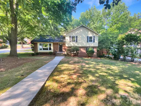 7401 Limerick Dr, Charlotte, NC 28270
