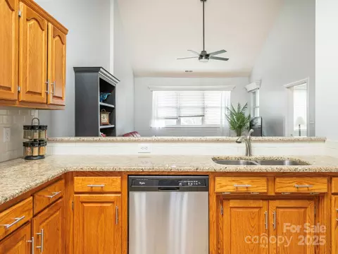 Kitchen - 3867 Azalea Trl, Denver, NC 28037 photo 5 of 6