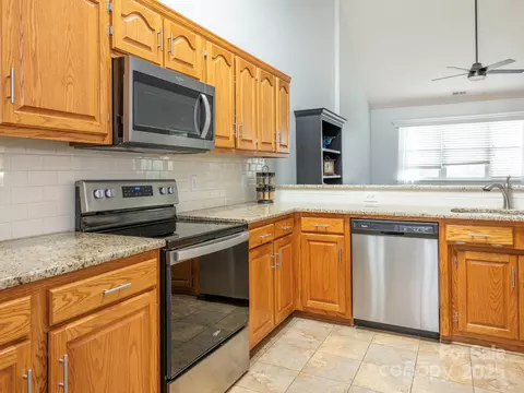 Kitchen - 3867 Azalea Trl, Denver, NC 28037 photo 4 of 6