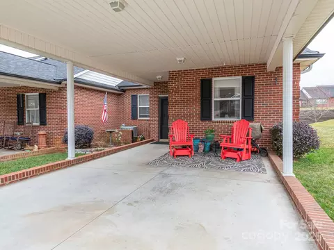 Exterior - 3867 Azalea Trl, Denver, NC 28037 photo 4 of 7