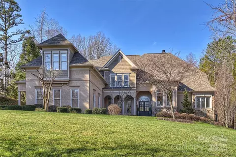 4004 Blossom Hill Dr, Matthews, NC 28104