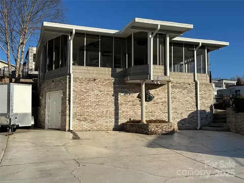 130 Badin Lake Cir, New London, NC 28127