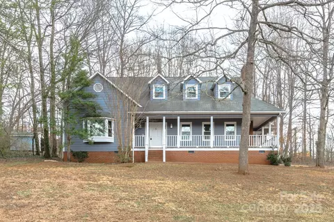 622 Oakdale Dr, Statesville, NC 28677