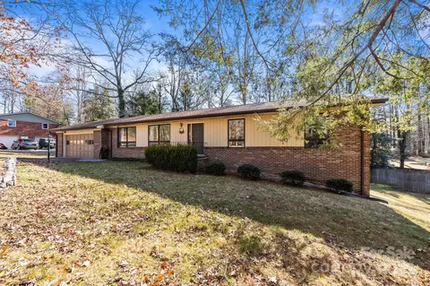 4 Dunleer Ln, Hendersonville, NC 28791