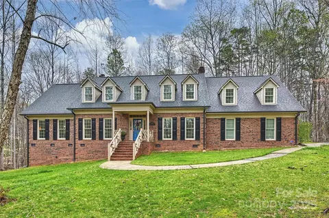 2305 Beechwood Dr, Waxhaw, NC 28173