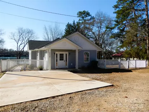 1120 Cedar St, Mount Holly, NC 28120